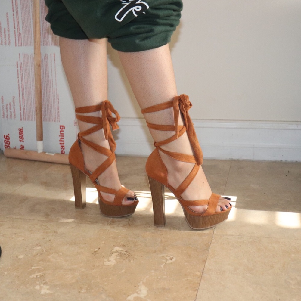 Lola Shoetique Chestnut Heel